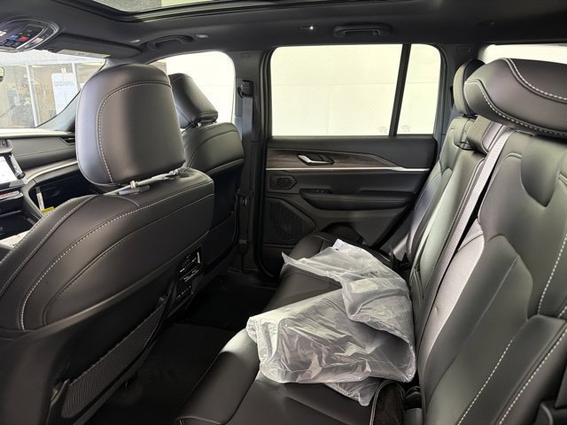 New 2026 Jeep Grand Cherokee Limited w/ Trailer Tow Package AWD/4WD image 29