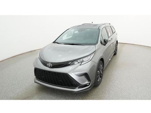New 2026 Toyota Sienna XSE FWD image 16