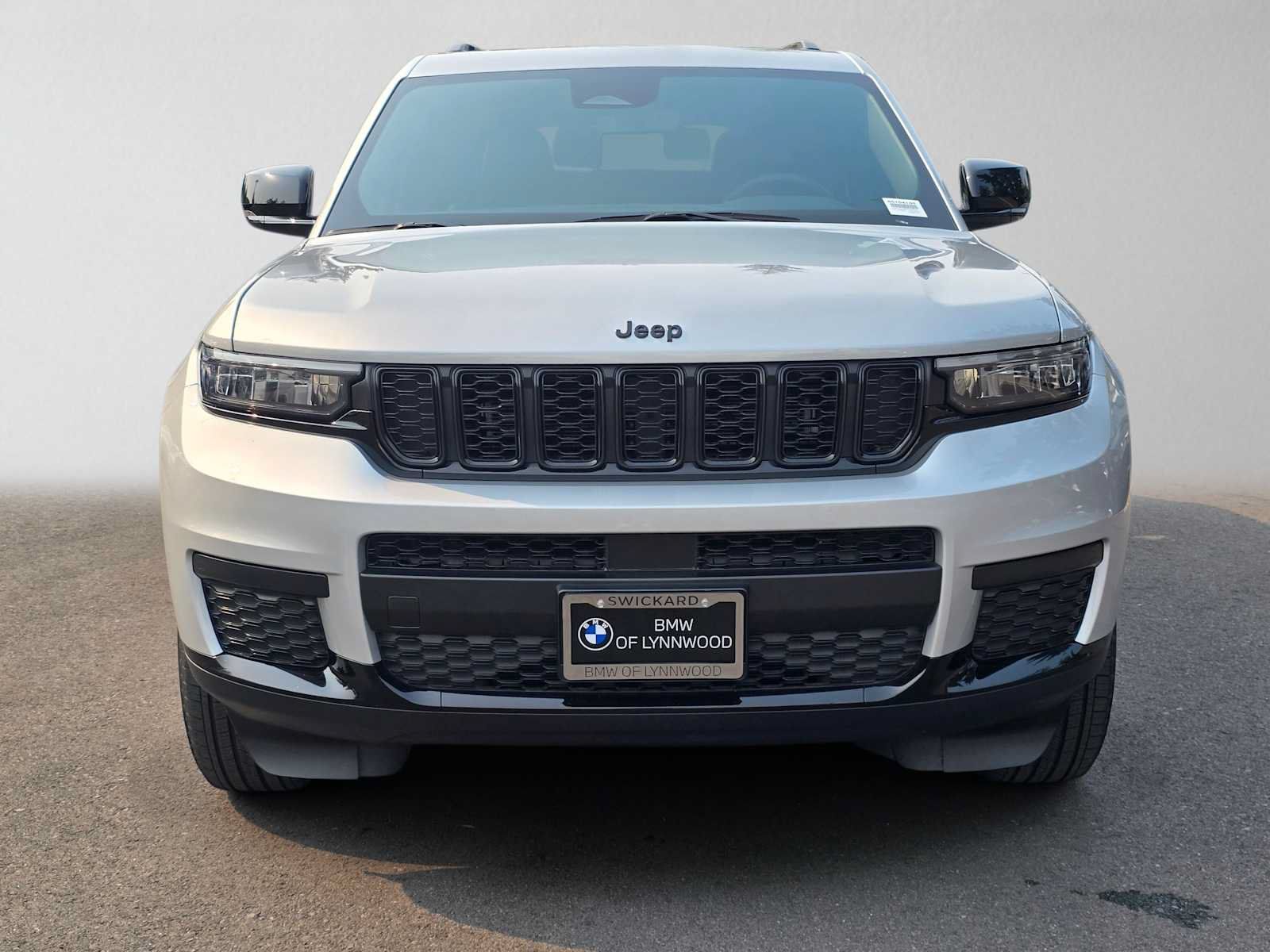 Used 2024 Jeep Grand Cherokee L Altitude AWD/4WD image 8