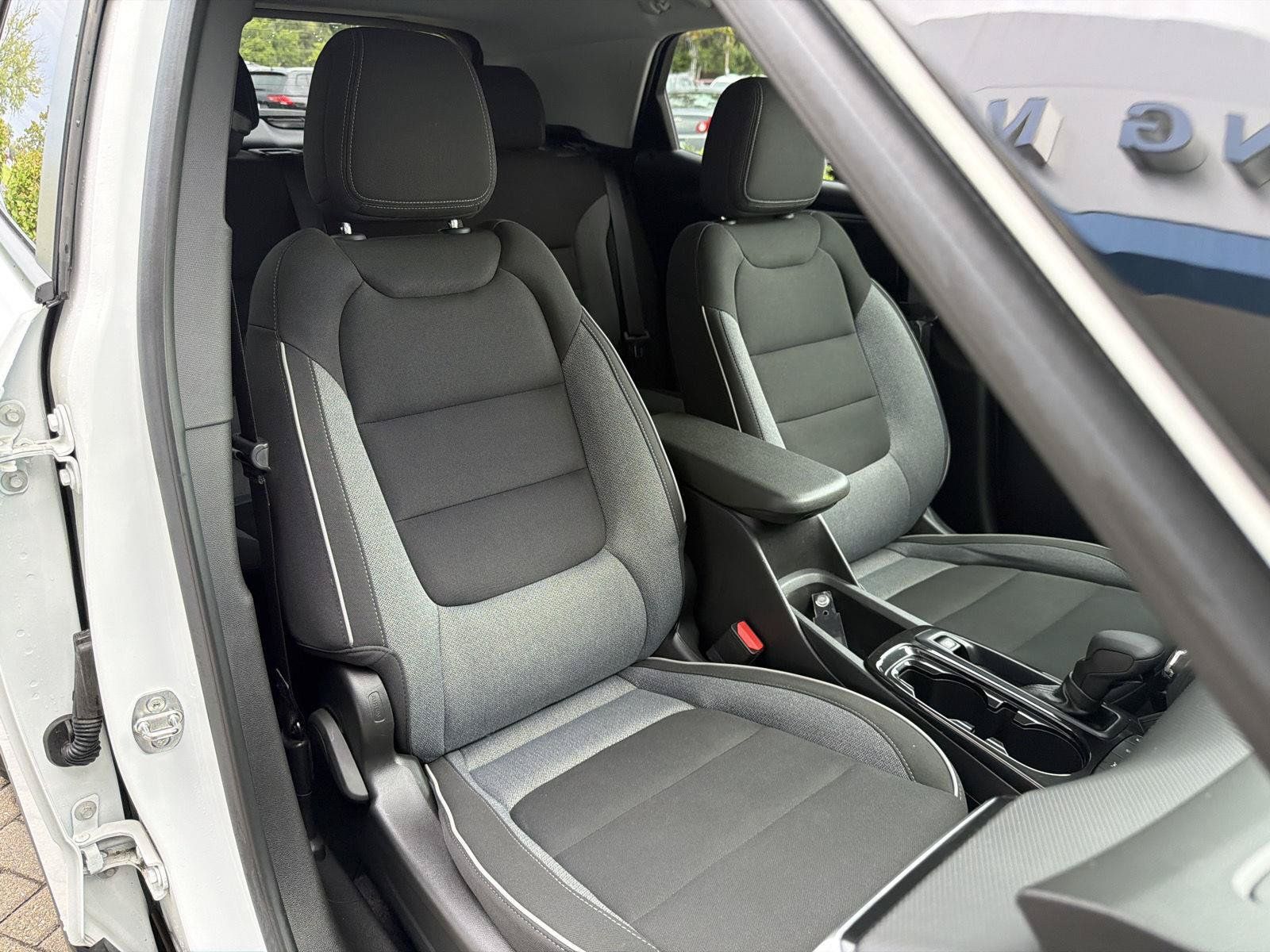 Used 2023 Chevrolet TrailBlazer LT FWD image 32