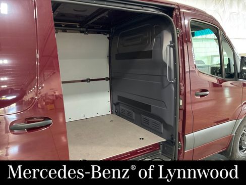 Used 2025 Mercedes-Benz Sprinter 2500 image 21