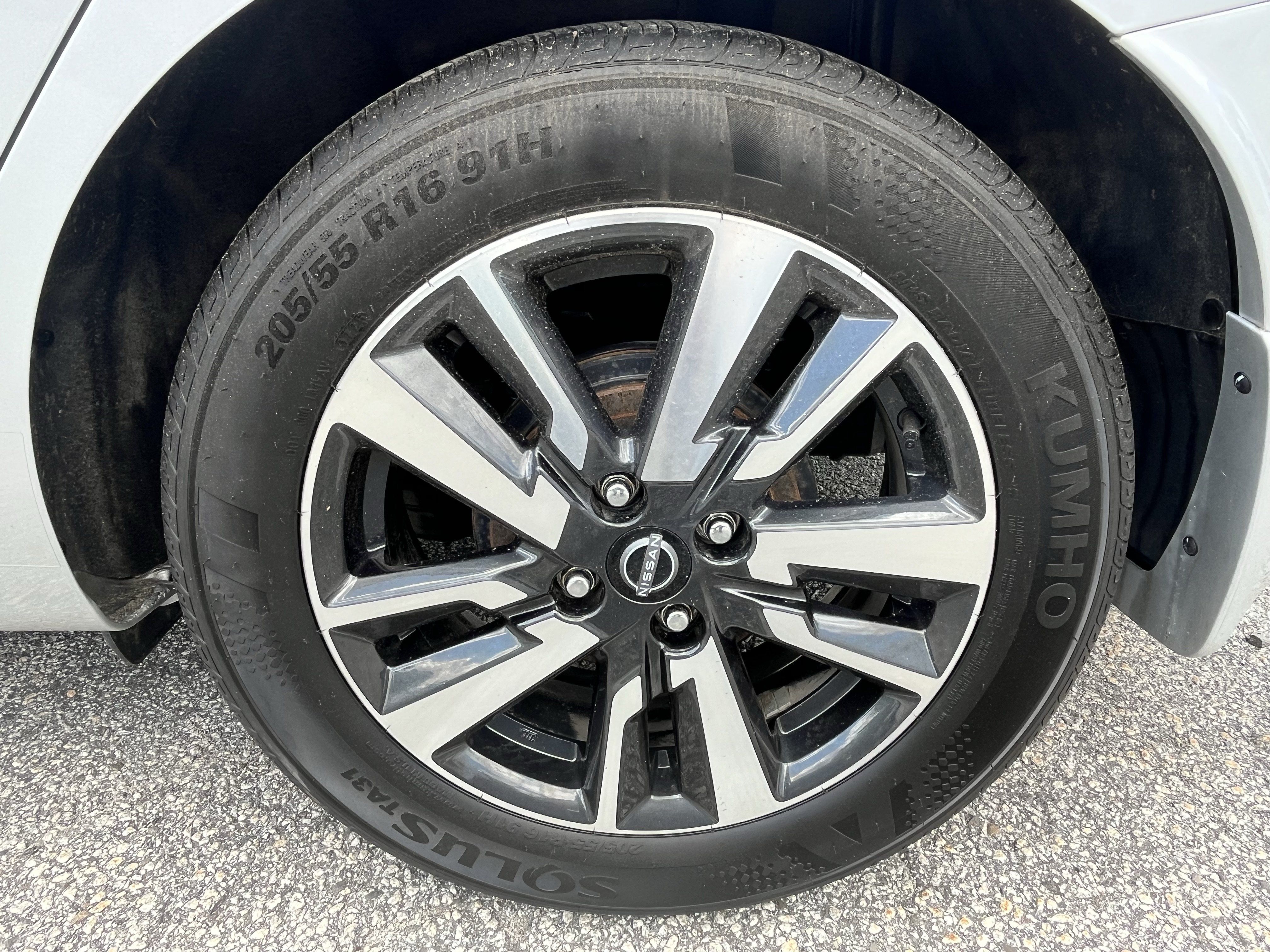 Used 2025 Nissan Versa SV w/ Trunk Package FWD image 13