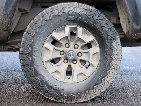 Certified 2022 Toyota Tacoma TRD Off-Road image 9