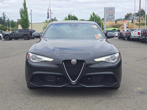 Used 2020 Alfa Romeo Giulia Ti Sport w/ Quick Order Package 22S Sport AWD/4WD image 5