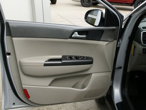 Used 2019 Kia Sportage LX w/ LX Popular Package image 11