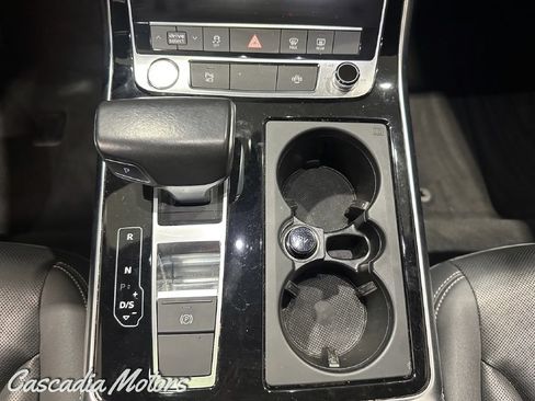 Used 2019 Audi Q8 Premium Plus w/ Premium Plus AWD/4WD image 38