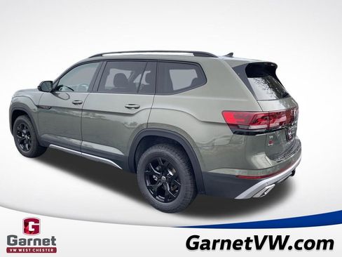New 2026 Volkswagen Atlas Peak Edition image 3