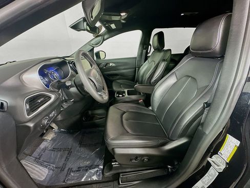 Certified 2025 Chrysler Pacifica Select image 30