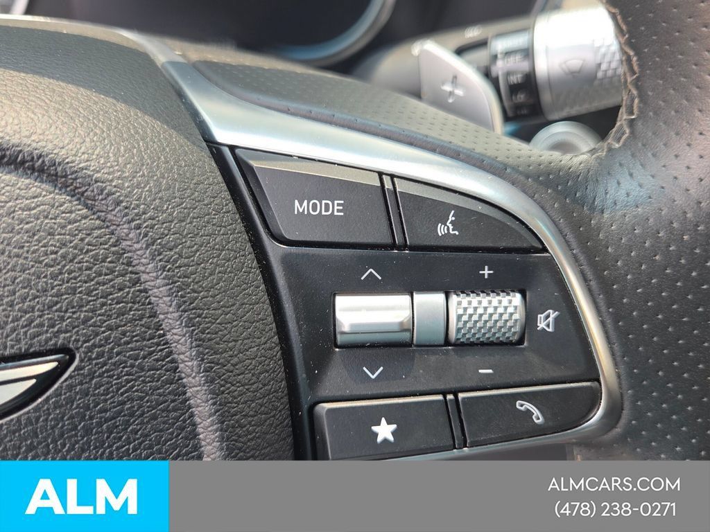 Used 2025 Genesis G70 2.5T AWD/4WD image 24