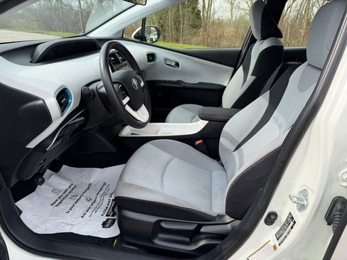 Used 2017 Toyota Prius Three FWD image 11