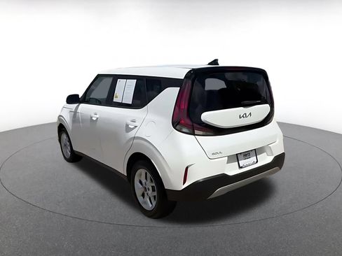 Used 2025 Kia Soul LX w/ LX Technology Package FWD image 8
