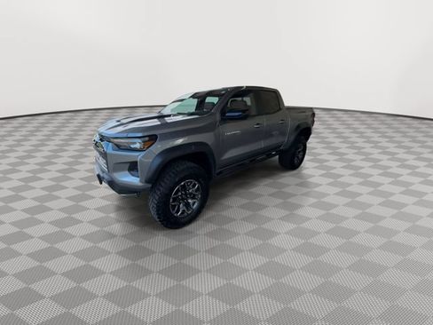 Used 2026 Chevrolet Colorado ZR2 w/ Technology Package AWD/4WD image 4