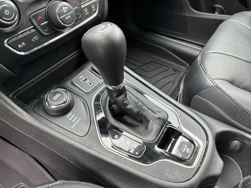 Used 2021 Jeep Cherokee Limited w/ Elite Package AWD/4WD image 10