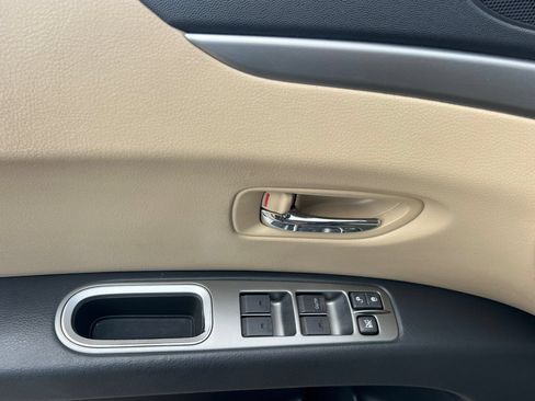 Used 2010 Subaru Tribeca Limited AWD/4WD image 11