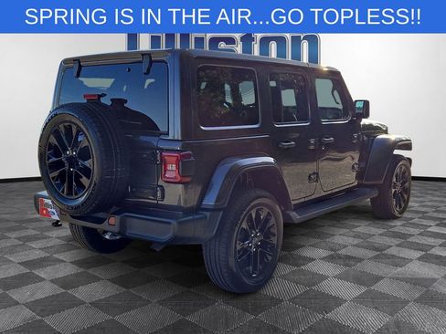 Used 2025 Jeep Wrangler Unlimited Sahara AWD/4WD image 4