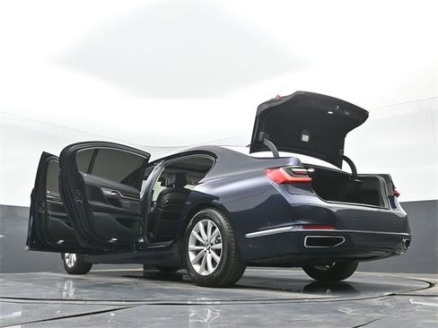 Used 2020 BMW 740i xDrive 740i xDrive w/ Cold Weather Package image 63