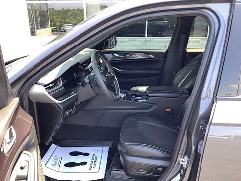 Certified 2023 Jeep Grand Cherokee Altitude image 10