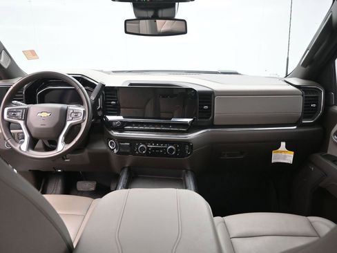 Used 2025 Chevrolet Silverado 3500 LTZ w/ LTZ Convenience Package image 16