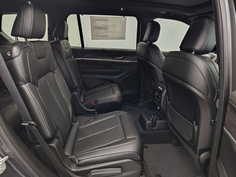 New 2025 Jeep Grand Cherokee L Limited w/ Luxury Tech Group II image 26