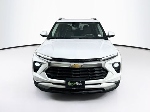 Used 2024 Chevrolet TrailBlazer LT FWD image 2