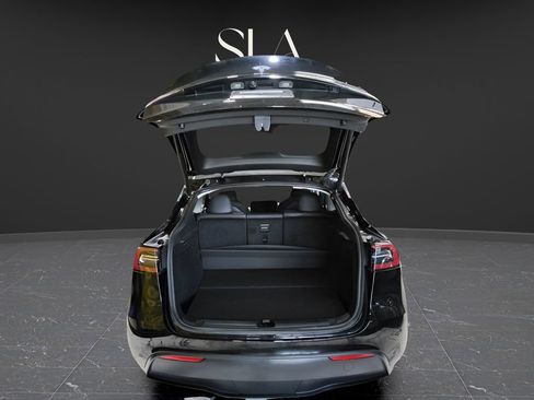Used 2023 Tesla Model Y Long Range AWD/4WD image 9