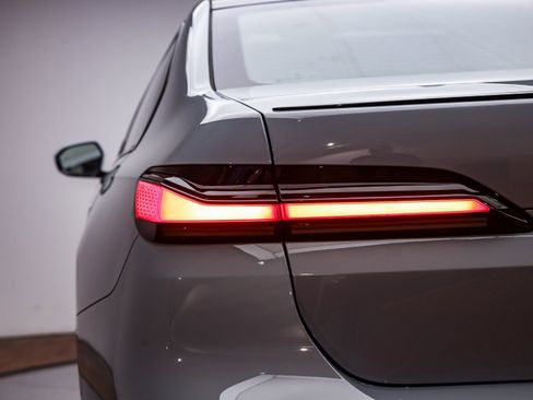 Certified 2023 BMW 740i w/ Parking Assistance Package image 10