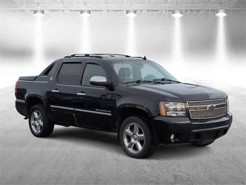 Used 2013 Chevrolet Avalanche LTZ image 2