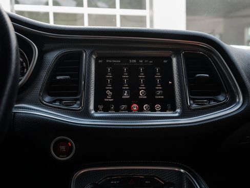 Used 2015 Dodge Challenger SRT Hellcat RWD image 21