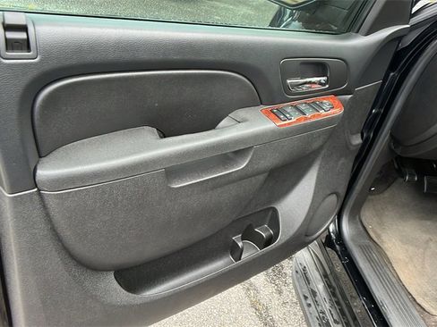 Used 2014 Chevrolet Suburban LS image 11