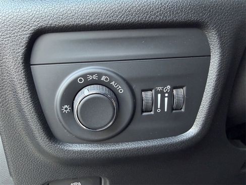 New 2025 Jeep Grand Cherokee L Altitude image 17