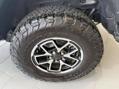 Used 2024 Jeep Wrangler Unlimited Rubicon w/ Technology Group AWD/4WD image 6