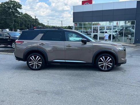 Used 2023 Nissan Pathfinder Platinum AWD/4WD image 2