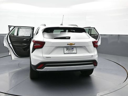 Used 2025 Chevrolet Trax LT w/ LT Convenience Package FWD image 46