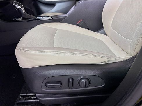 Used 2021 Buick Encore GX Select image 19