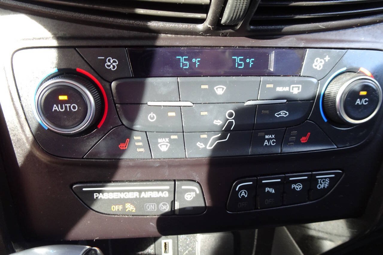 Used 2017 Ford Escape Titanium w/ Equipment Group 301A AWD/4WD image 26