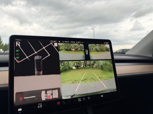 Used 2024 Tesla Model Y Long Range AWD/4WD image 29