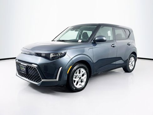 Used 2025 Kia Soul LX w/ LX Technology Package image 3