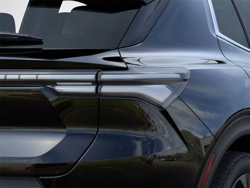 New 2026 Chevrolet Equinox EV LT w/ Convenience Package II image 11