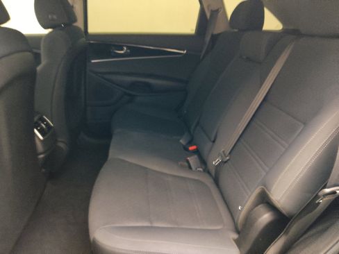 Used 2019 Kia Sorento L FWD image 18