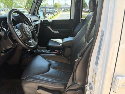 Used 2017 Jeep Wrangler Unlimited Sahara w/ Dual Top Group AWD/4WD image 46