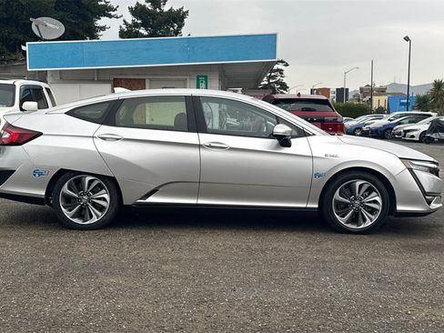 Used 2021 Honda Clarity Plug-In Hybrid image 3
