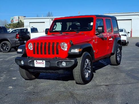 Used 2019 Jeep Wrangler Unlimited Sport S image 2