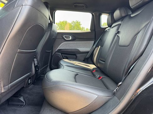 Used 2023 Jeep Compass Latitude w/ Convenience Group AWD/4WD image 33