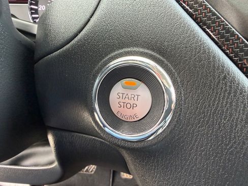 Used 2019 Nissan Pathfinder SL image 34