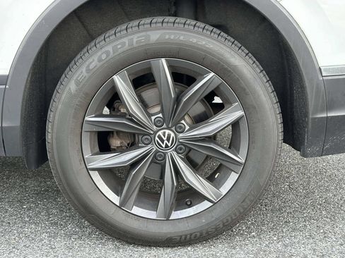 Used 2022 Volkswagen Tiguan SE AWD/4WD image 7