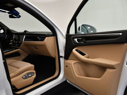 Certified 2025 Porsche Macan Turbo image 48