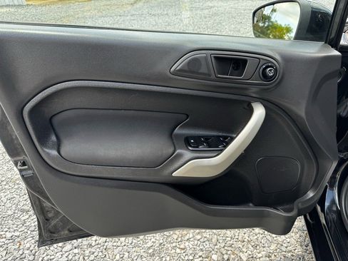 Used 2012 Ford Fiesta SE image 17