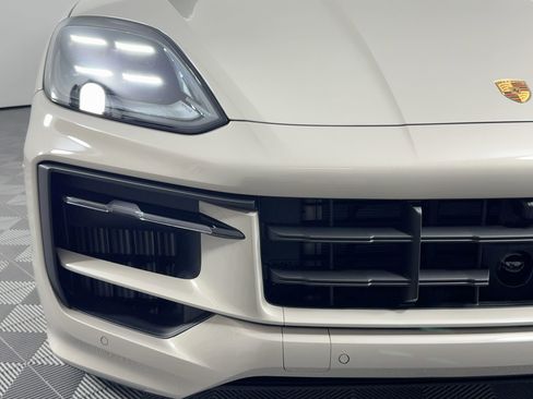 Used 2026 Porsche Cayenne E-Hybrid image 10