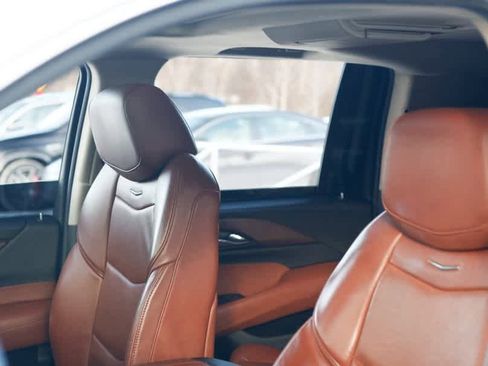 Used 2016 Cadillac Escalade ESV Luxury image 23