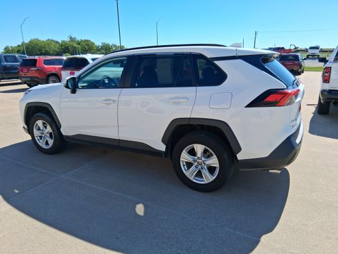 Used 2021 Toyota RAV4 XLE AWD/4WD image 6